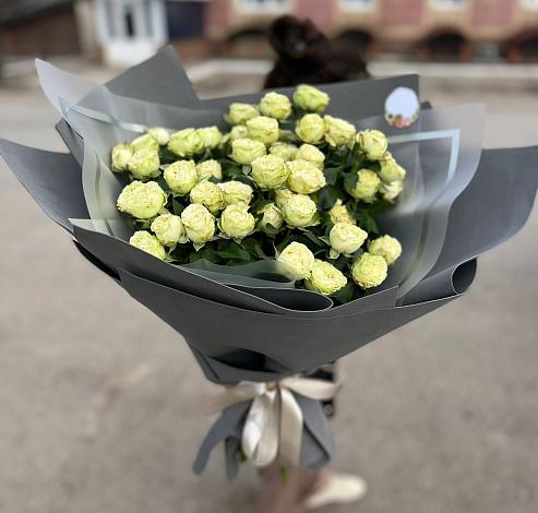 Букет Белые кустовые розы Солинеро в Графском