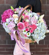Композиция солнечный день в Графском Цветочная композиция из Розы, Хризантемы, Пионы и Лизиантусы в корзине в Графском