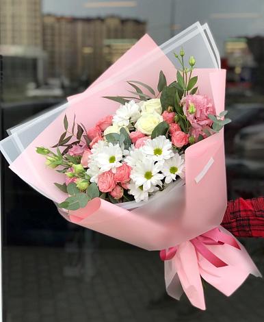 Букет цветов из: Розы, Лизиантусы и Хризантемы в Графском